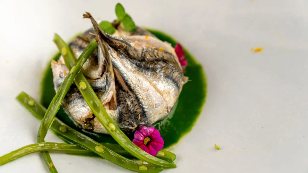 Tortino di sarde con baccelli di fave