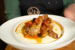 pollo alla cacciatora in tajine con purè di patate cremoso al mascarpone