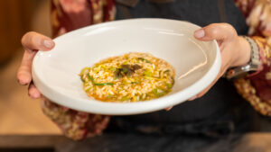 risotto alle zucchine cremoso ricetta vegetariana per menu di Pasqua